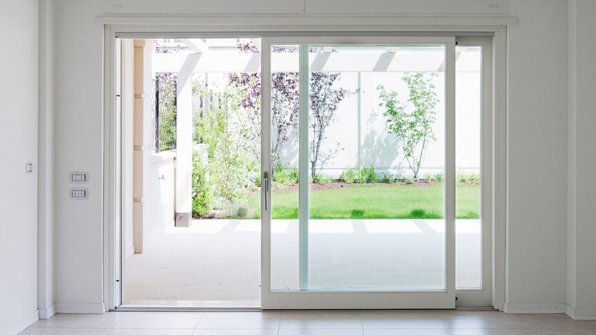 Bikin Ruangan Terasa Lapang, dengan 6 Model Pintu Kaca untuk Hunian  Minimalis - Beddo Design Concept