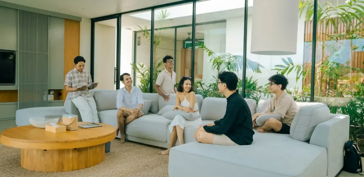 desain ruang tamu agar nyaman saat banyak orang