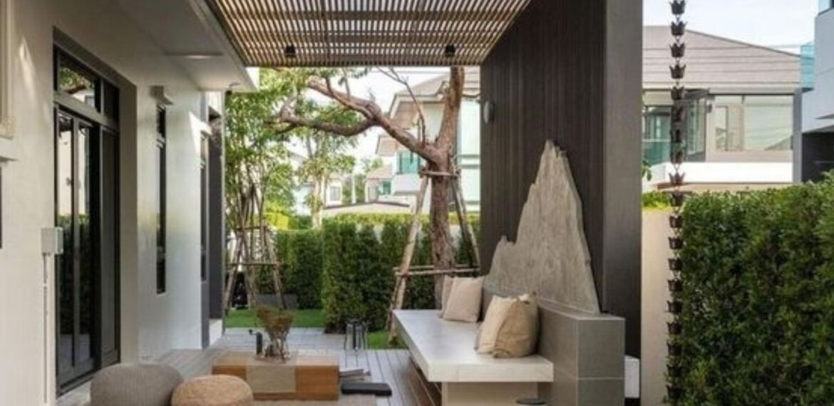 desain teras rumah modern sebagai area menerima tamu